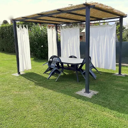 Villa In Placed In A Residential Area, Services Nearby Lucca