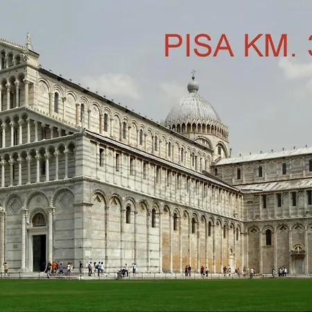 In Placed In A Residential Area, Services Nearby * Lucca