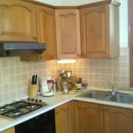 In Placed In A Residential Area, Services Nearby * 卢卡
